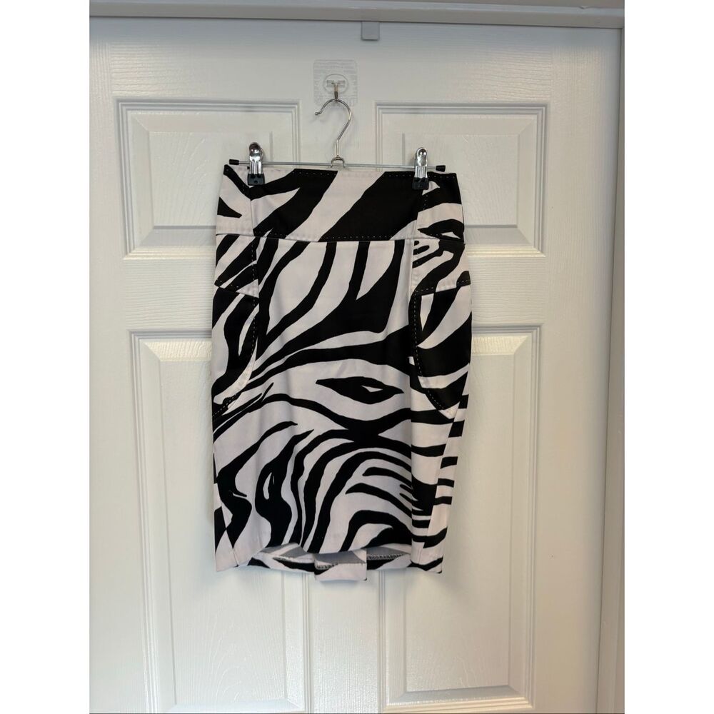 Black and White Abstract Patterned Skirt